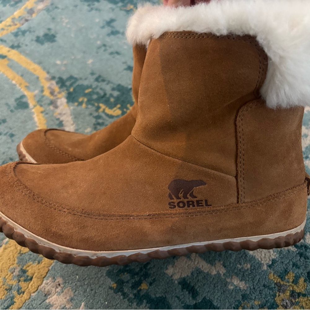 Sorel Out N About Brown Boots with White Fur Trim